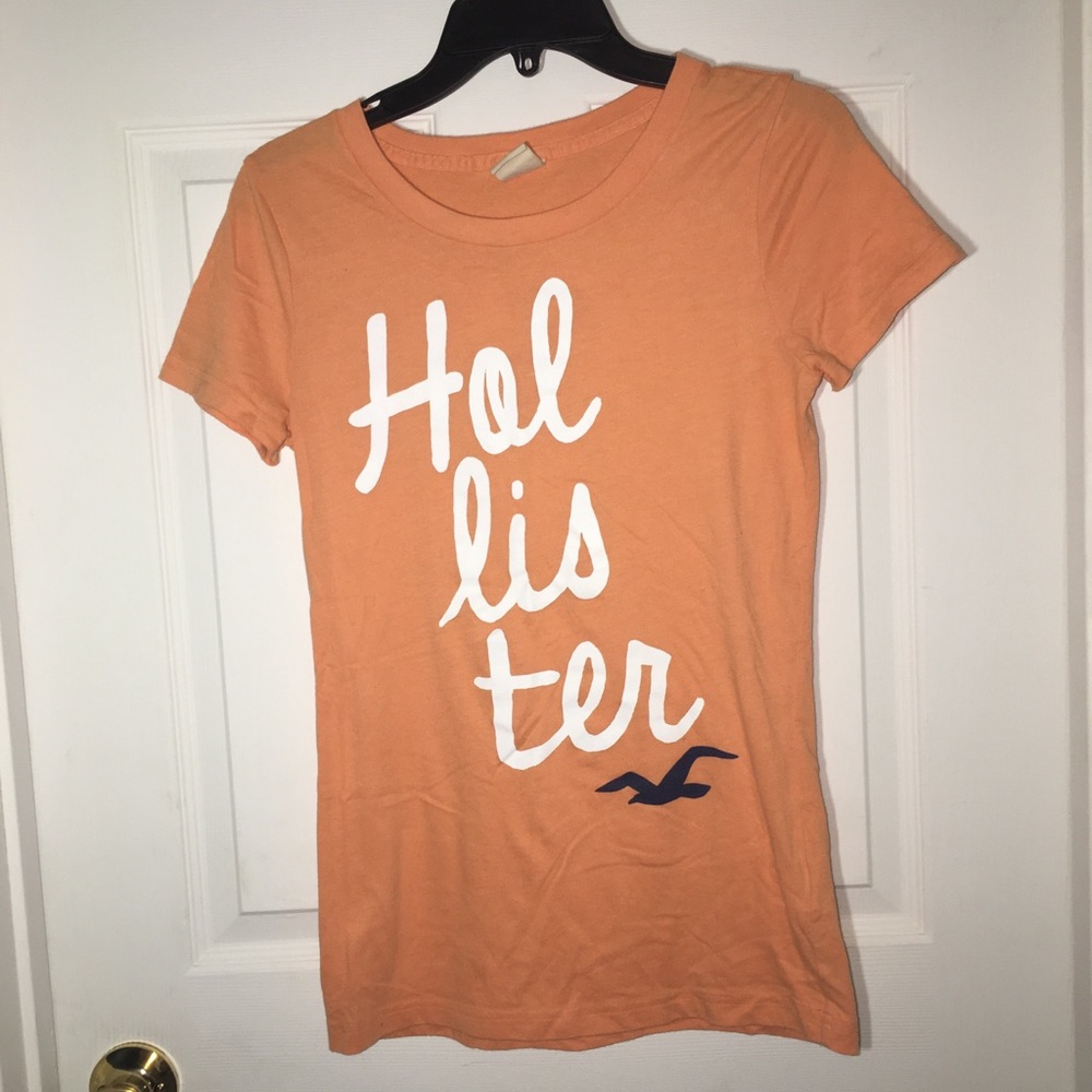 Women’s orange Hollister tee 🍊